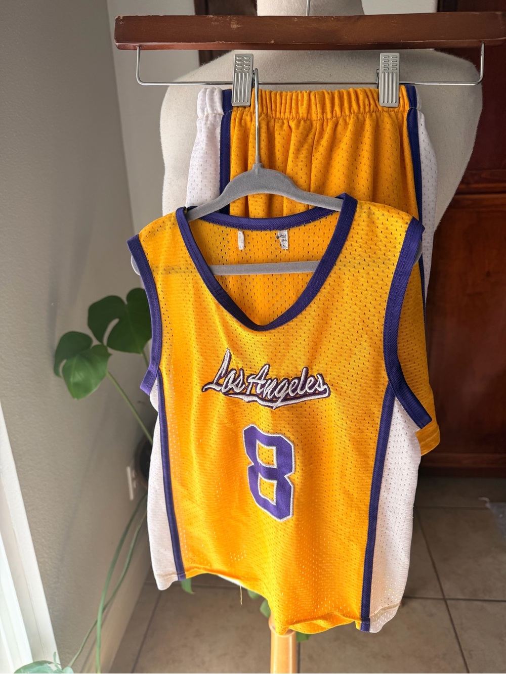 Vintage Kids Los Angeles #8 Basketball Jersey & Shorts Set Size 6